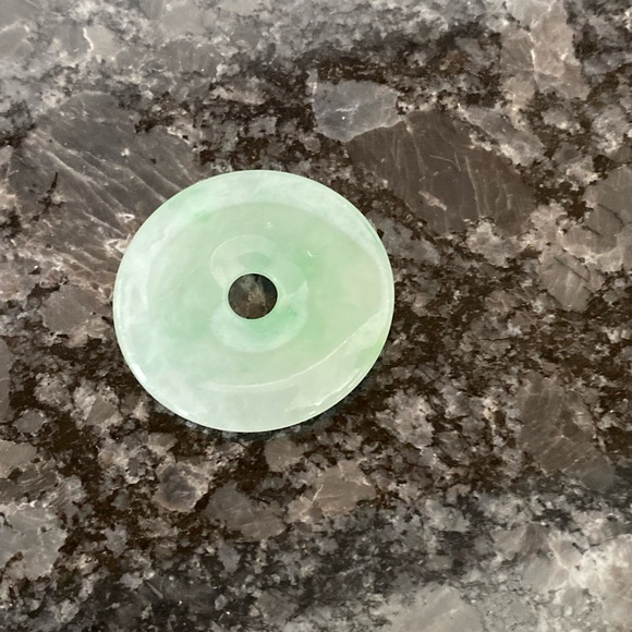 Jade circle pendant - Picture 2 of 3